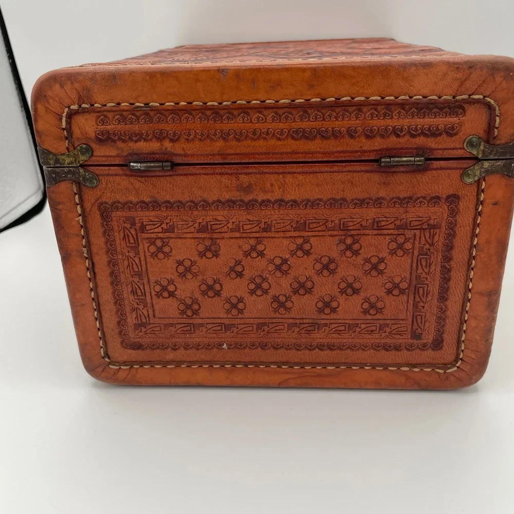 Artmex Tooled Leather Womens Vintage Train Case Vanity Jewelry Box READ